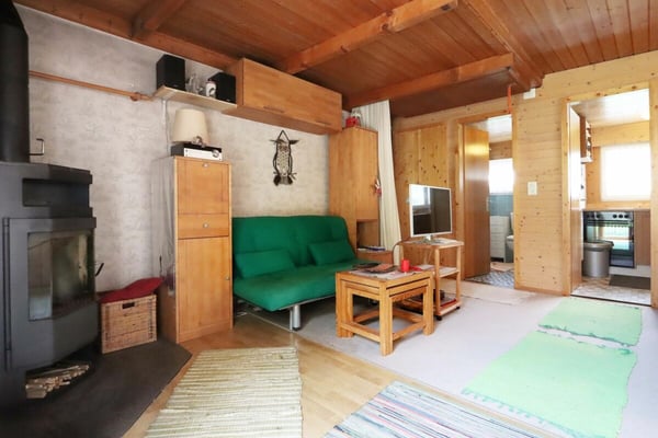 Wohn- oder Ferienhausteil mit Garten, Garage und traumhaften Ausblick an ruhiger Lage in Engi GL 7