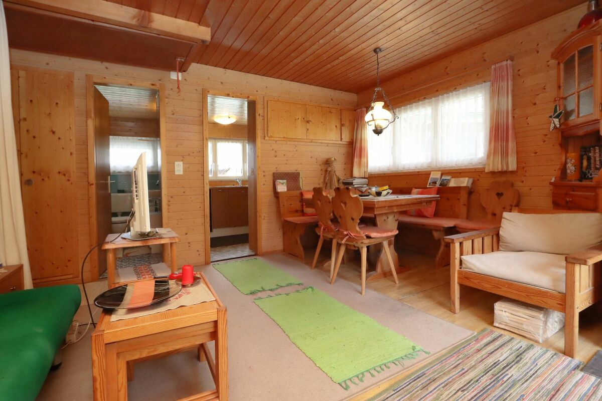 Wohn- oder Ferienhausteil mit Garten, Garage und traumhaften Ausblick an ruhiger Lage in Engi GL