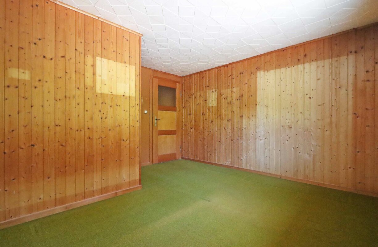 Doppeleinfamilienhaus mit grossem Garten an ruhiger Lage in Riedern GL