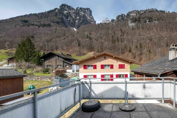 6.5-Zimmer Doppel-Einfamilienhaus in Nidfurn GL 19