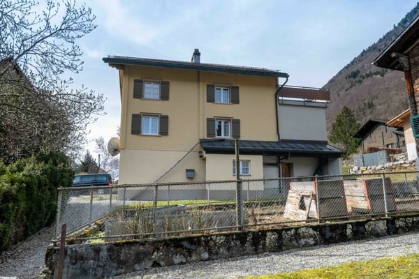 6.5-Zimmer Doppel-Einfamilienhaus in Nidfurn GL 3