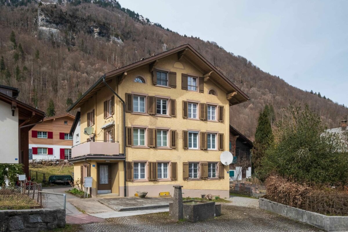 5.5-Zimmer Doppel-Einfamilienhaus in Nidfurn GL