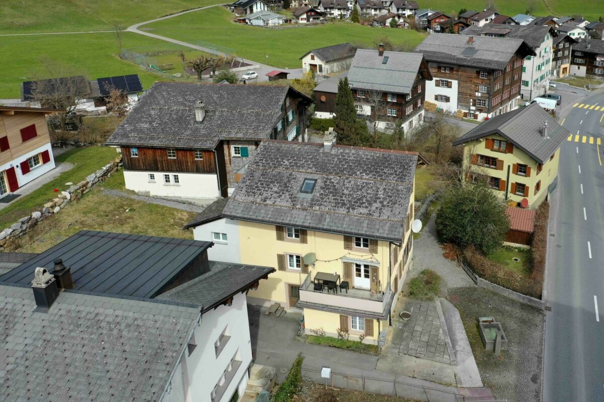 5.5-Zimmer Doppel-Einfamilienhaus in Nidfurn GL