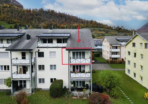 4.5-Zimmerwohnung mit Tiefgaragenplatz und Balkon an ruhiger Lage in Niederurnen 1