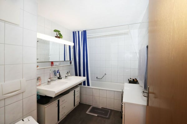 4.5-Zimmerwohnung mit Tiefgaragenplatz und Balkon an ruhiger Lage in Niederurnen 8