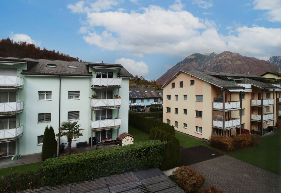 4.5-Zimmerwohnung mit Tiefgaragenplatz und Balkon an ruhiger Lage in Niederurnen