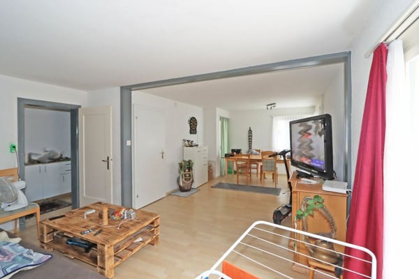 Mehrfamilienhaus mit 4 Wohneinheiten und einem Gewerbelokal in Unterterzen SG 17