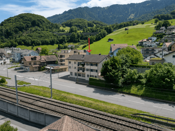 Mehrfamilienhaus mit 4 Wohneinheiten und einem Gewerbelokal in Unterterzen SG 2