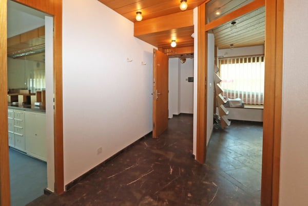 Mehrfamilienhaus mit 4 Wohneinheiten und einem Gewerbelokal in Unterterzen SG 13