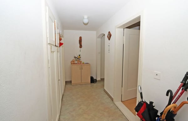 Mehrfamilienhaus mit 4 Wohneinheiten und einem Gewerbelokal in Unterterzen SG 15