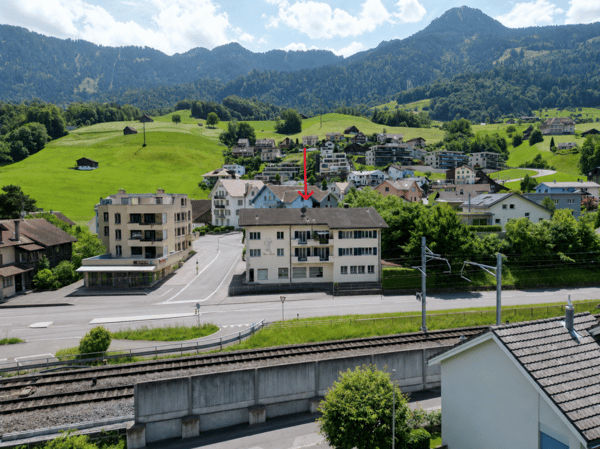 Mehrfamilienhaus mit 4 Wohneinheiten und einem Gewerbelokal in Unterterzen SG 1
