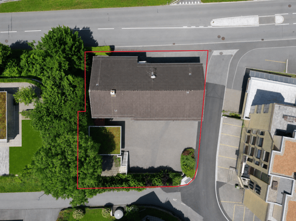 Mehrfamilienhaus mit 4 Wohneinheiten und einem Gewerbelokal in Unterterzen SG 8