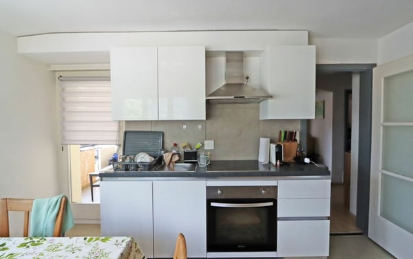 Mehrfamilienhaus mit 4 Wohneinheiten und einem Gewerbelokal in Unterterzen SG 28