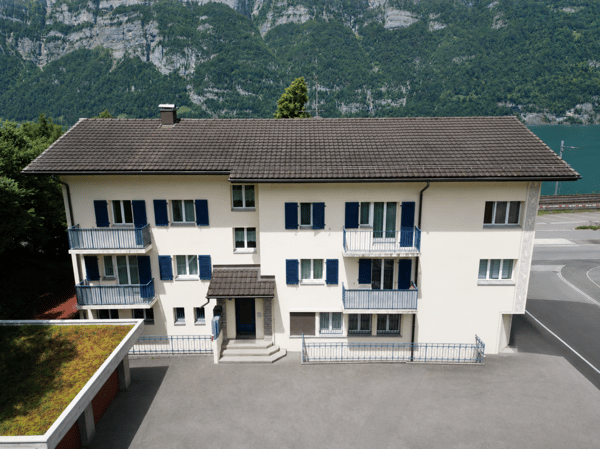 Mehrfamilienhaus mit 4 Wohneinheiten und einem Gewerbelokal in Unterterzen SG 5
