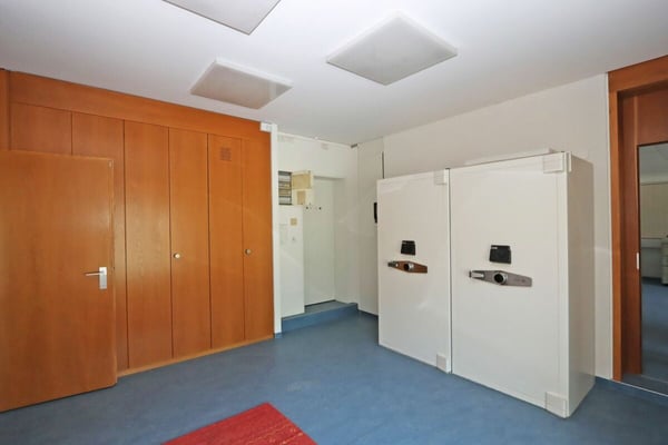 Mehrfamilienhaus mit 4 Wohneinheiten und einem Gewerbelokal in Unterterzen SG 23