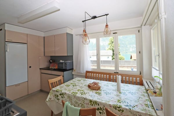 Mehrfamilienhaus mit 4 Wohneinheiten und einem Gewerbelokal in Unterterzen SG 16