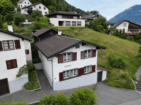 Freistehendes Einfamilienhaus an ruhiger und zentraler Lage in Näfels, Gemeinde Glarus Nord