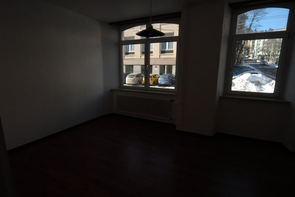 Appartement de 2 pces, ideal pour petit bureau, avec possibilité d'un garage 4