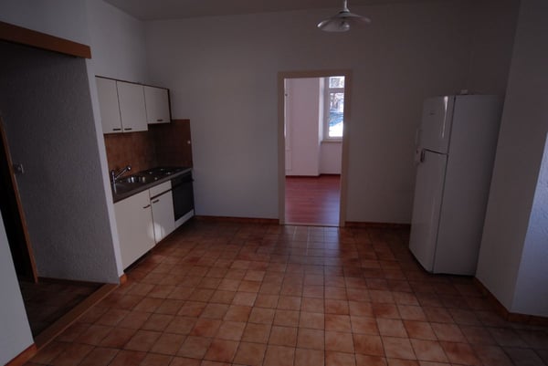 Appartement de 2 pces, ideal pour petit bureau, avec possibilité d'un garage 2