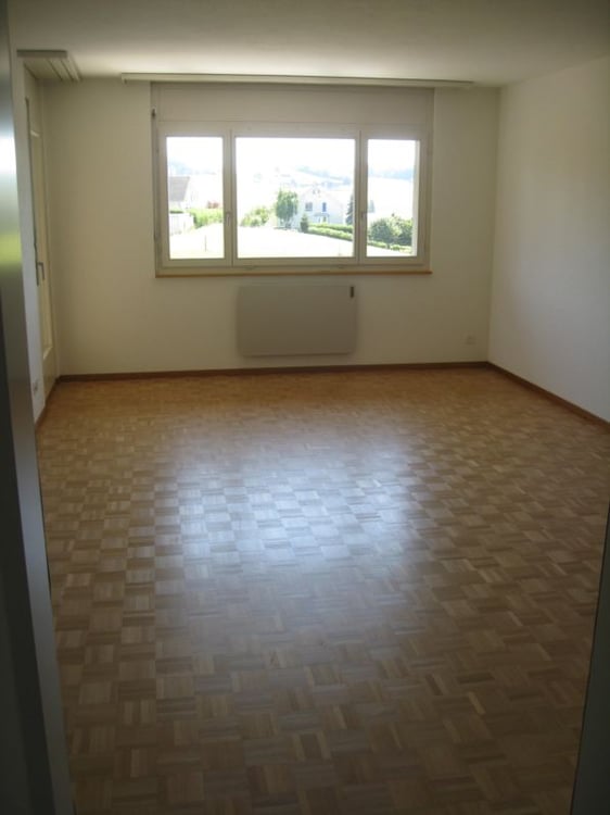 ZU VERMIETEN IN UEBERSTORF 3