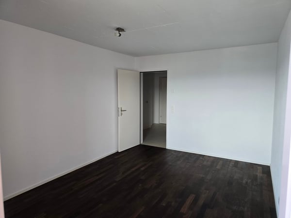 Moderne 2.5-Zimmer-Wohnung mit Balkon und Minergie-Zertifikat in Volketswil 7