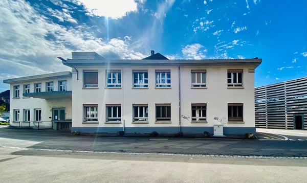 1800m2 Gewerberäumlichkeiten in zentraler Lage von Worb 2