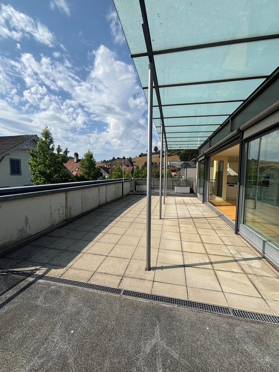 Grosszügige Attika-Wohnung mit grosser Terrasse im Herzen von Worb 2