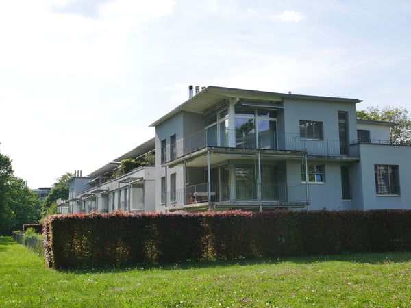 Lichtdurchflutete 4.5-Zimmer-Attikawohnung mit grosser Eckterrasse