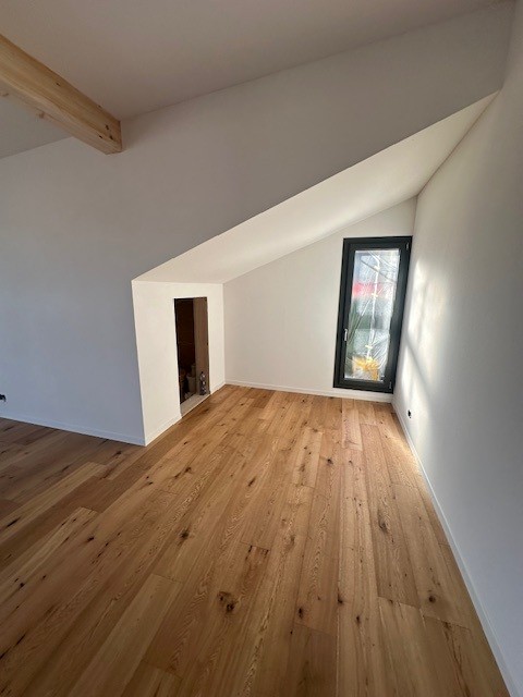 Moderne 3.5-Zimmer-Dachwohnung in Boll – Neubau mit Aussicht 3