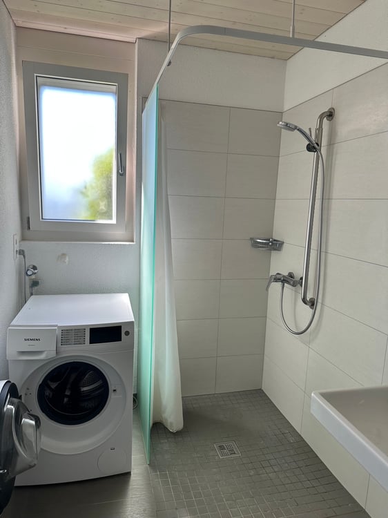 moderne 2-Zimmer-Wohnung mit gedecktem Sitzplatz in der alten Käserei, Detligen 9