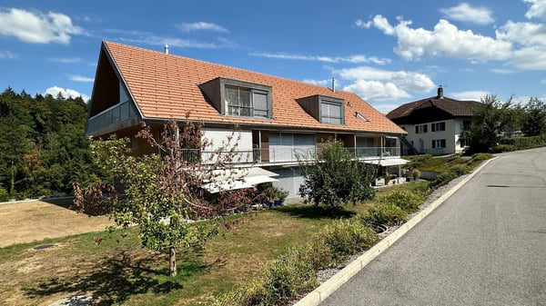 moderne und gepflegte 2.5-Zimmer-Wohnung in Rapperswil/BE 1