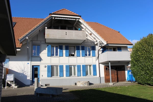 grosszügige 3.5-Zi-Dachwohnung mit wunderbarer Aussicht! 2