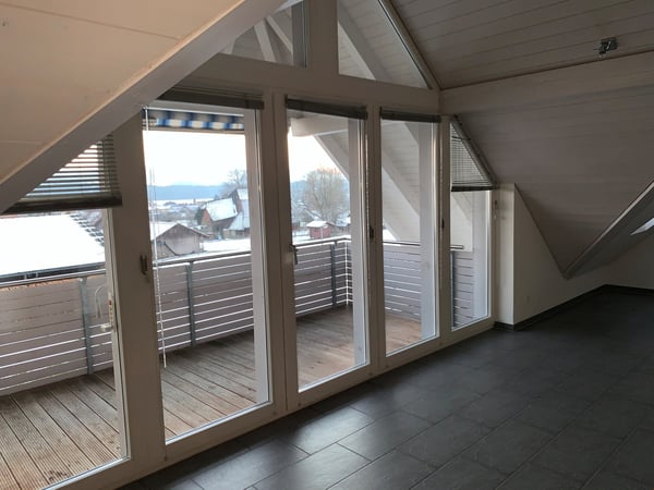 grosszügige 3.5-Zi-Dachwohnung mit wunderbarer Aussicht! 4