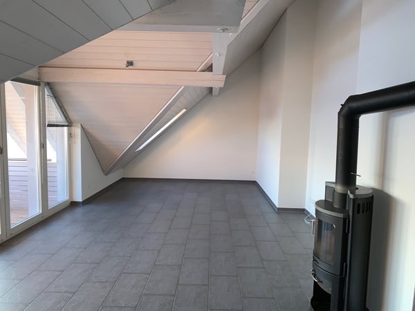 grosszügige 3.5-Zi-Dachwohnung mit wunderbarer Aussicht! 3