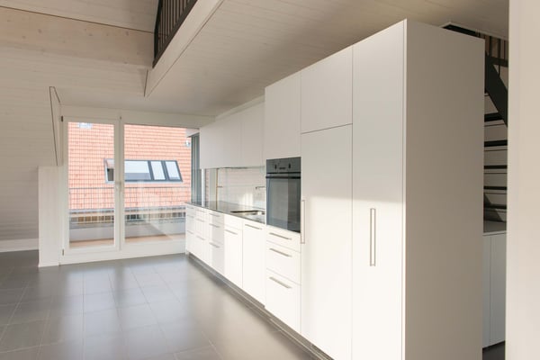 Grosszügige, moderne 4 1/2-Zimmer-Dachwohnung mit Galerie und Sicht ins Grüne in Rapperswil / BE 2