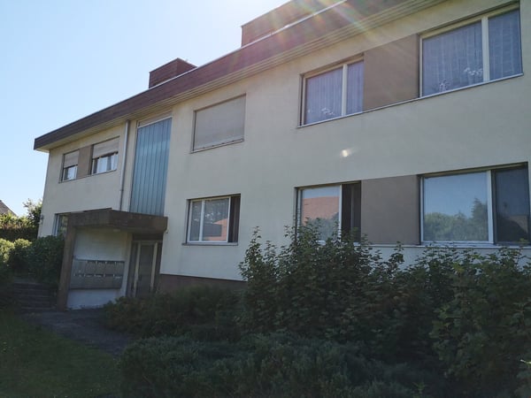 ältere 3-Zimmer-Altbau-Dachwohnung an ruhiger Lage in Gasel, Gde. Köniz 2