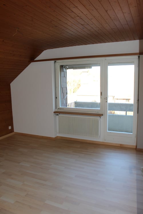 ältere 3-Zimmer-Altbau-Dachwohnung an ruhiger Lage in Gasel, Gde. Köniz 8