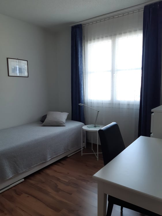 sehr charmante 3.5-Zi-Attika-Wohnung an der Aarbergstrasse 37, Lyss 8