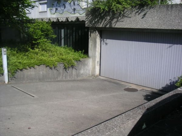 Einstellhallenplatz in Brügg zu vermieten 1