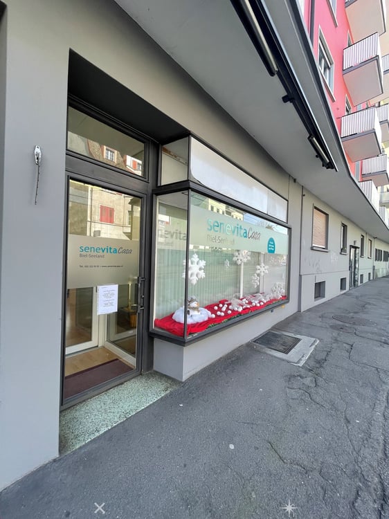 Laden mit grossem Schaufenster, 2 Räumen, WC und Parkplatz 1