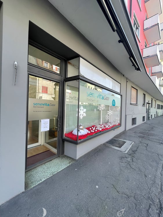 Laden mit grossem Schaufenster, 1 Räumen, WC und Parkplatz 1
