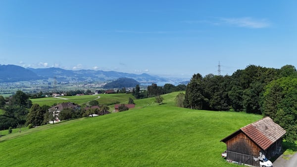 Moderne 4.5-Zimmer-Wohnung mit Gartenanteil in Gommiswald 3