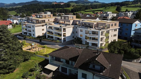 Moderne 4.5-Zimmer-Wohnung mit Gartenanteil in Gommiswald 1
