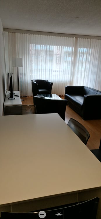 Studio möbliert mit Service 3