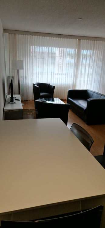 Studio möbliert mit Service 3
