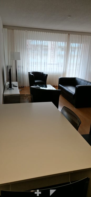 Studio möbliert mit Service 3