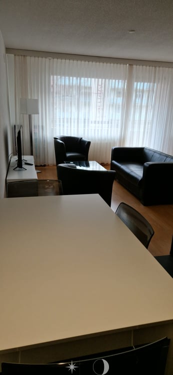 Studio möbliert mit Service 3