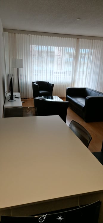 Studio möbliert mit Service 3