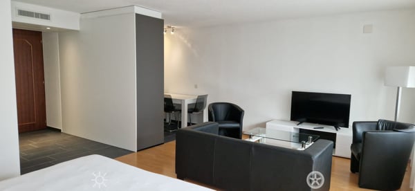 Studio möbliert mit Service 1