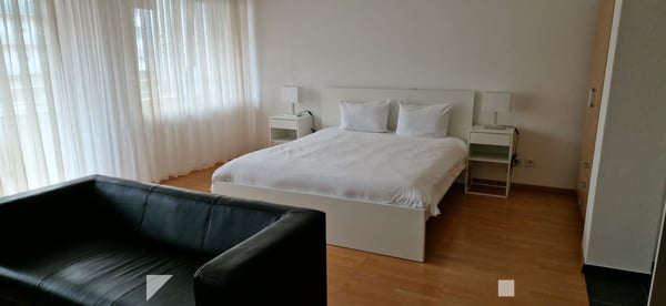 Studio möbliert mit Service 4